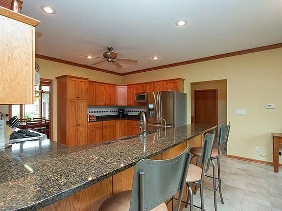 4th image of 1430 Park View Dr