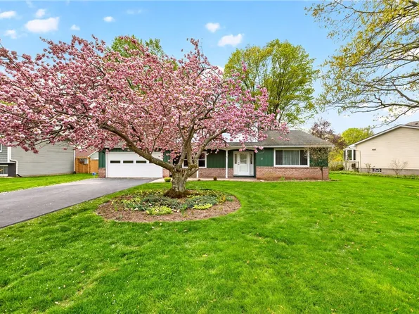 237 Pine Valley Dr, Rochester, NY 14626