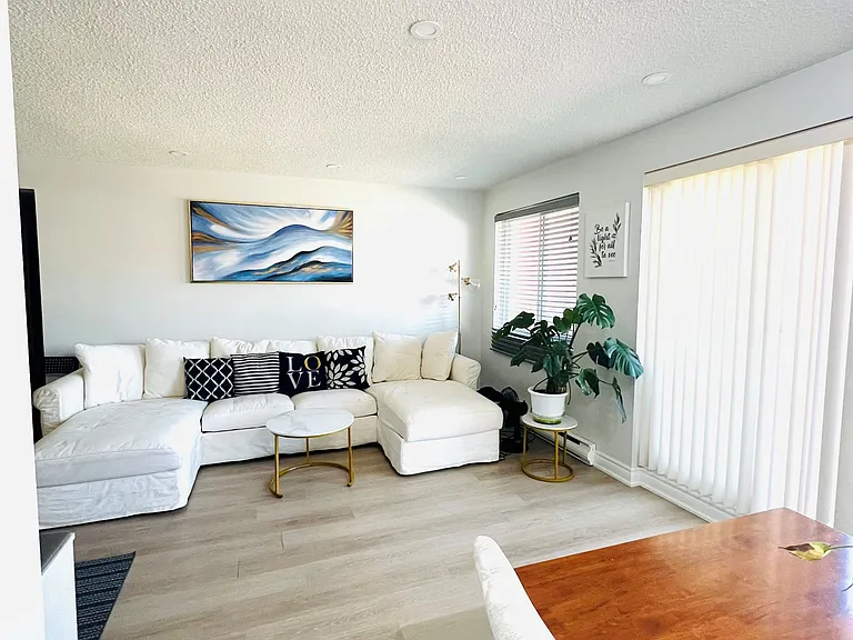 131 Taunton Rd E #409 — Photo 9