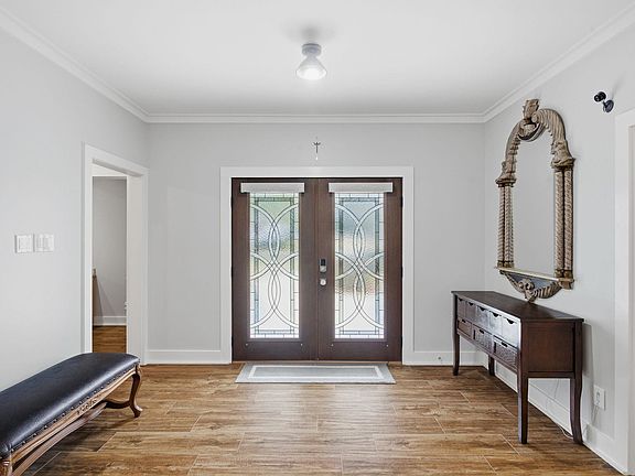 3rd image of 3829 Burgoyne Dr
