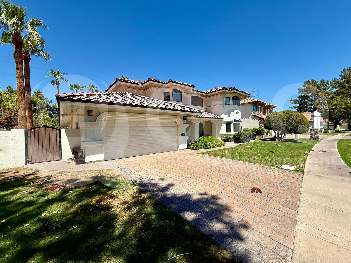 5 bed, 4.0 bath, 3504 sqft, $5,200 — Photo 2