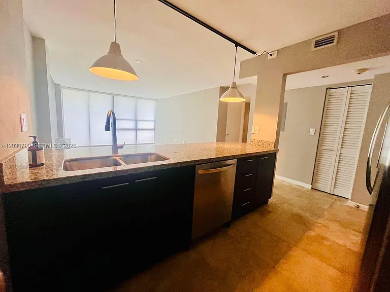 600 NE 36th St #417 — Photo 9