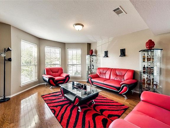 2nd image of 100 Briergate Ln