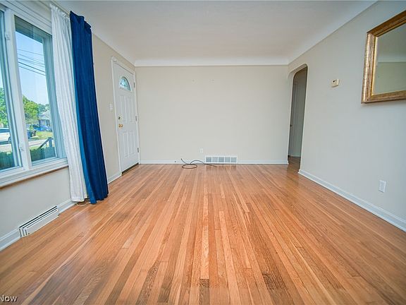5th image of 18400 Rockland Ave