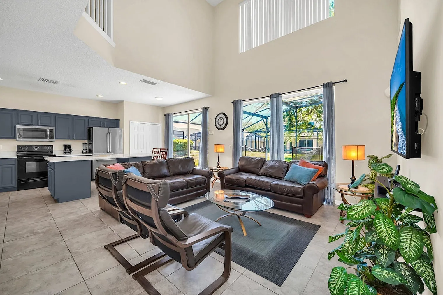 7 bed, 4.0 bath, 2884 sqft, $5,825 — Photo 2