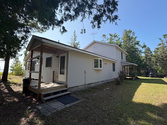 3rd image of 288 E Huron Dr