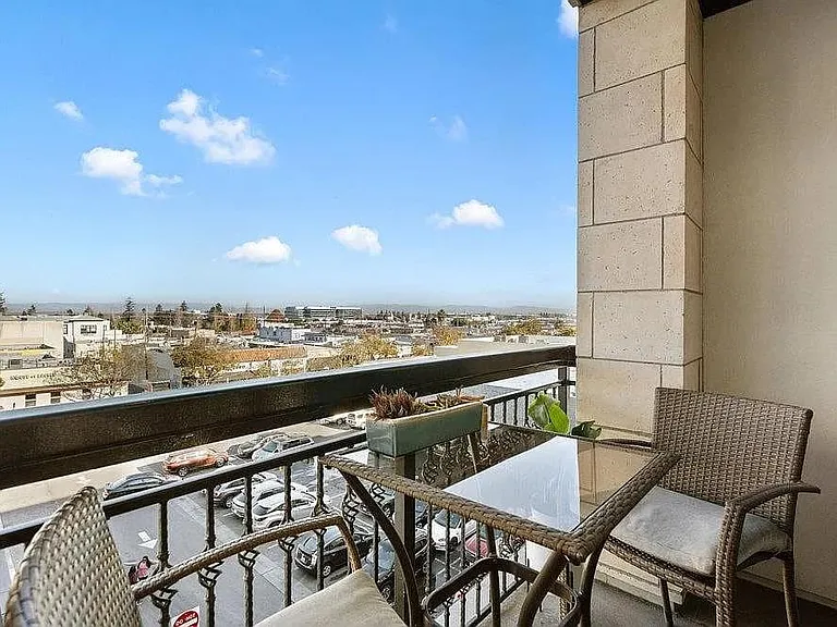 657 Walnut St #411 — Photo 4