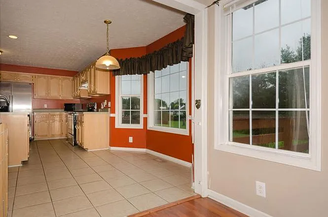 436 Dorchester Pl — Photo 2