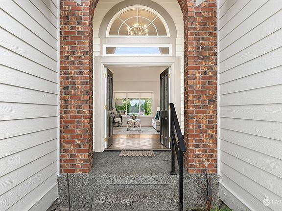 3rd image of 18103 Cambridge Drive