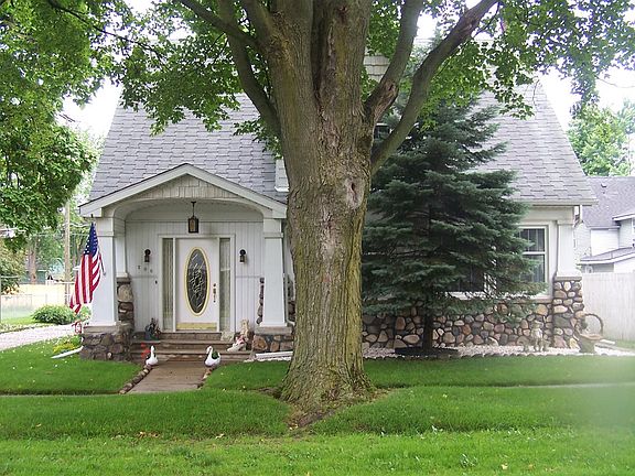 5th image of 206 S Shiawassee St