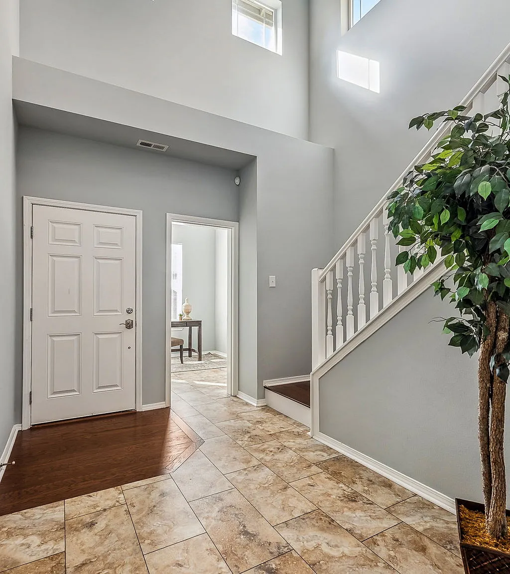 4 bed, 2.5 bath, 2090 sqft, $3,400 — Photo 4