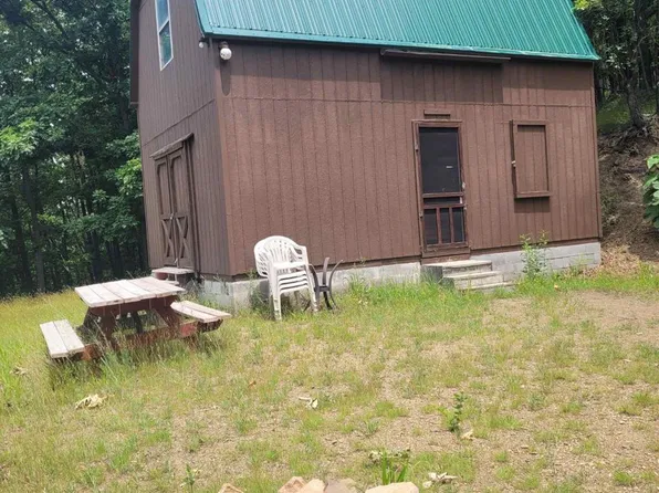 312 Outlook Ln, Great Cacapon, WV 25422