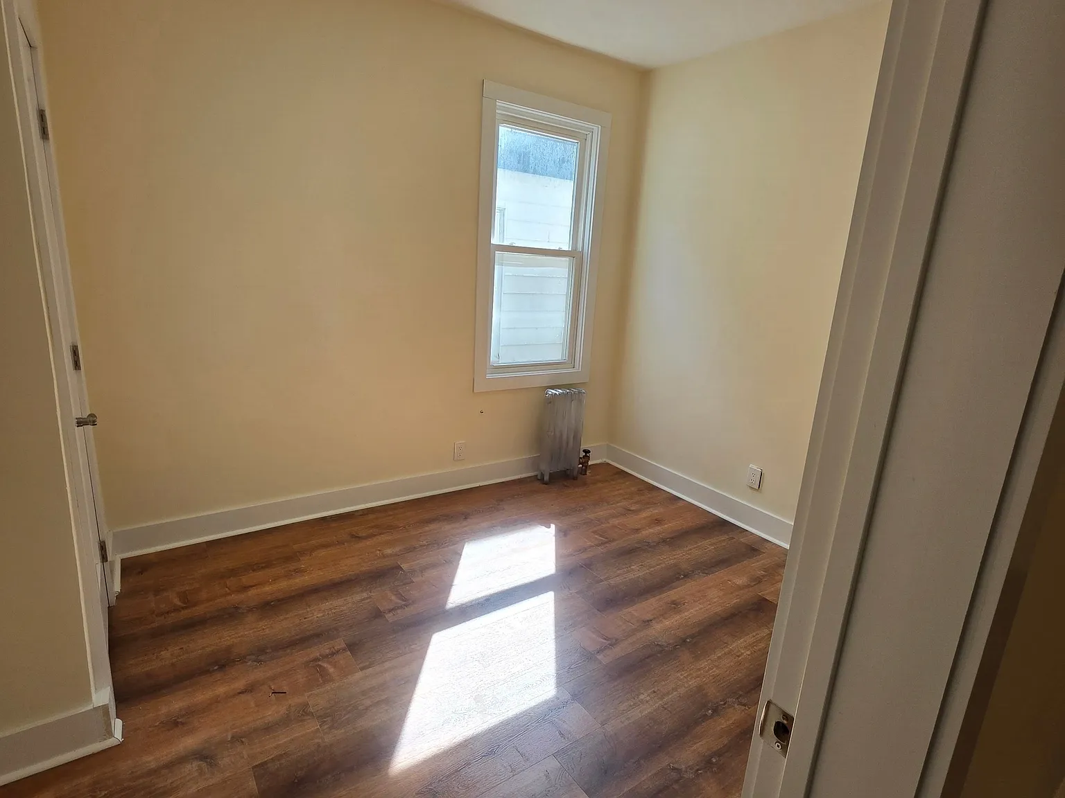 3 bed, 9999 sqft, $2,500 — Photo 2