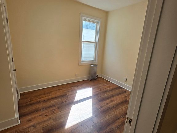 2nd image of 158 Alexander St Floor 2