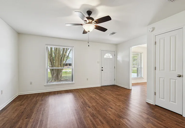 5345 Mapleton Dr — Photo 8