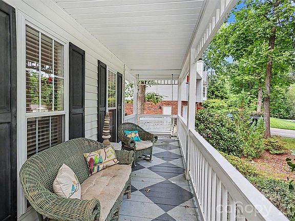 4th image of 612 17th Avenue Dr SE