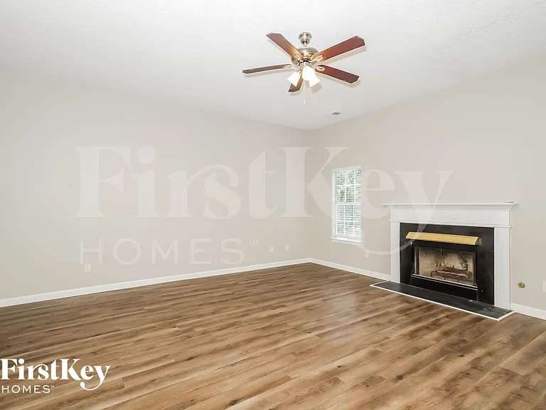 848 Asbury Trl — Photo 4