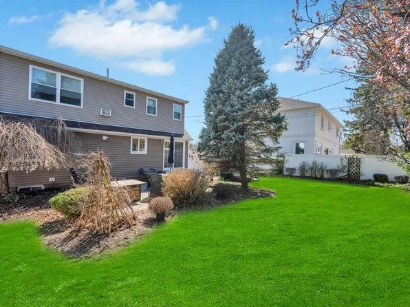 70 Spruce Street, Hicksville, NY 11801