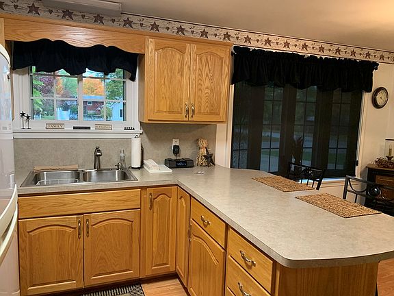 4th image of 822 Laurel Ave