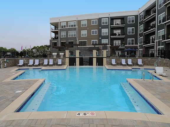 4th image of 301 Courtin Dr #109