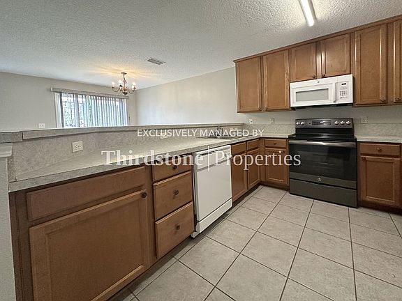 4th image of 1036 N Black Cherry Dr