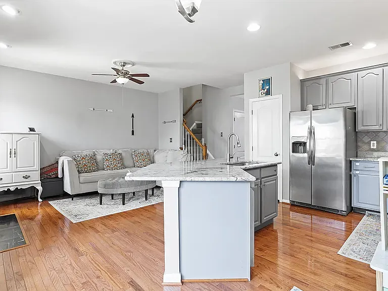 25274 McIntyre Sq — Photo 4