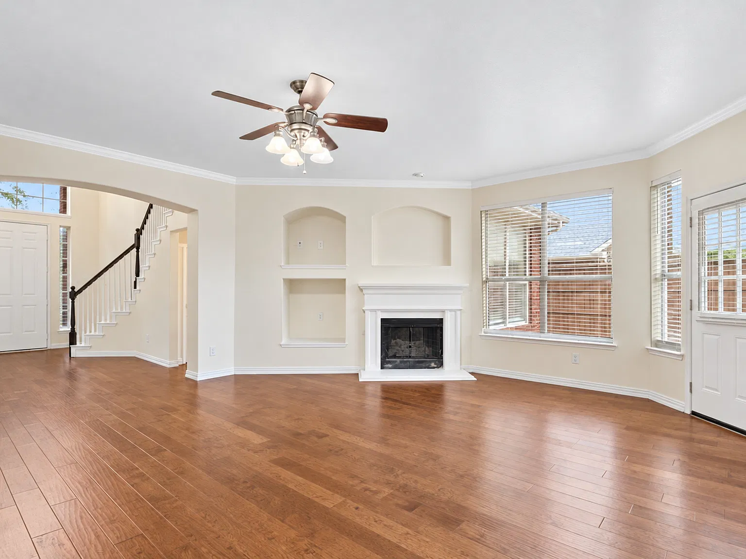 3 bed, 2.5 bath, 2368 sqft, $2,850 — Photo 3