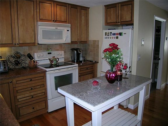 5th image of 93 N Farnum Pike #3