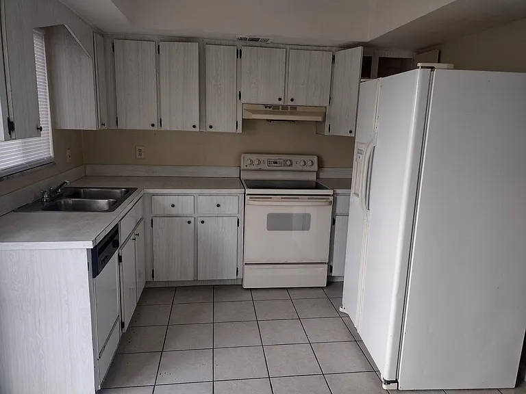 2891 Gulfstream Rd — Photo 5