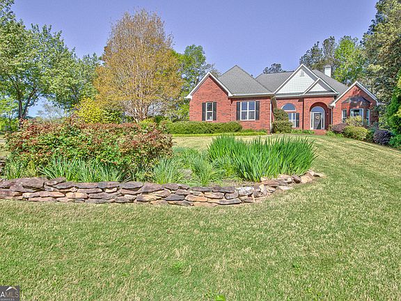 4th image of 140 Lake Park Ct