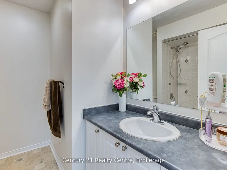 45 Hatch St E — Photo 31