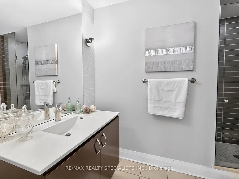 1 Hurontario St #306 — Photo 31