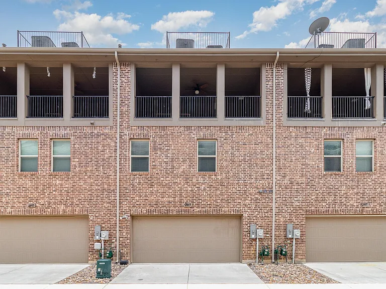 2413 Siskiyou St — Photo 24