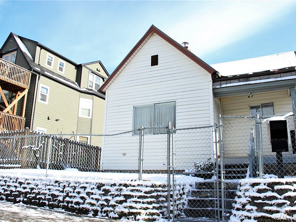 Entry on I Street