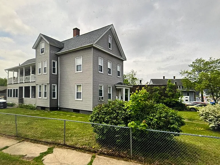 302 Allen St — Photo 2