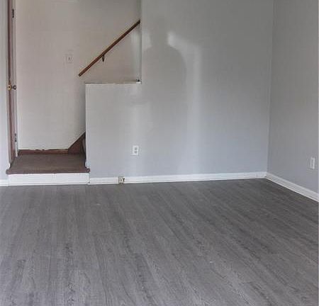 5th image of 2608 Highland Ave