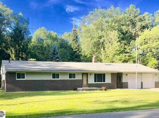 108 Sunset Dr, Houghton Lake, MI 48629