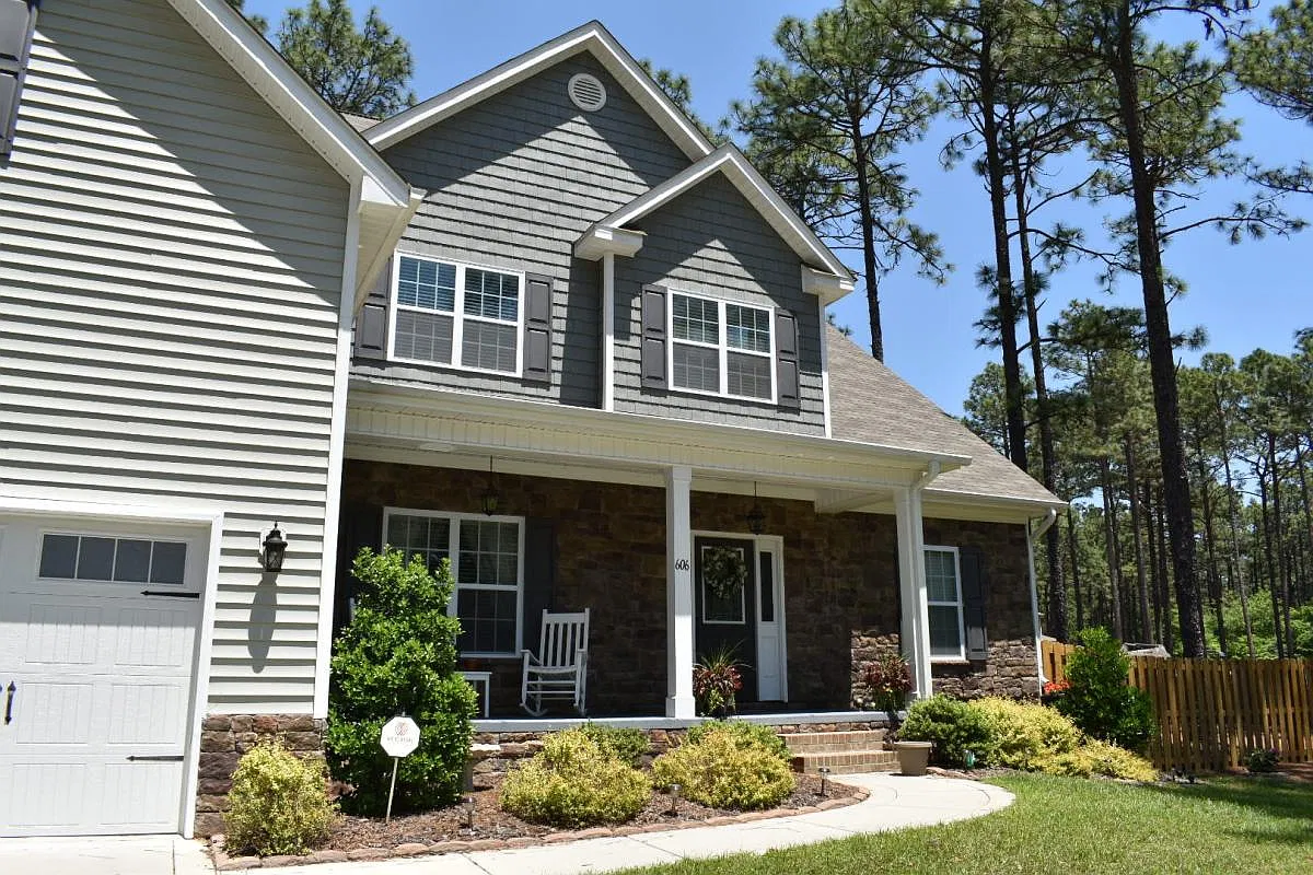 6 bed, 3200 sqft, $3,300 — Photo 1