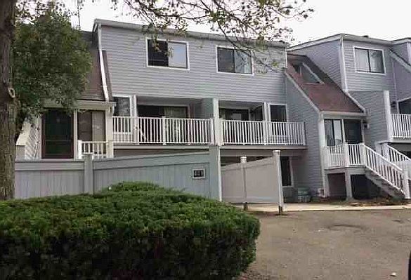 1st image of 409 Thoreau St