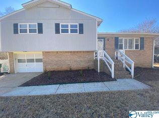9904 Willow Cove Rd SE, Huntsville, AL 35802
