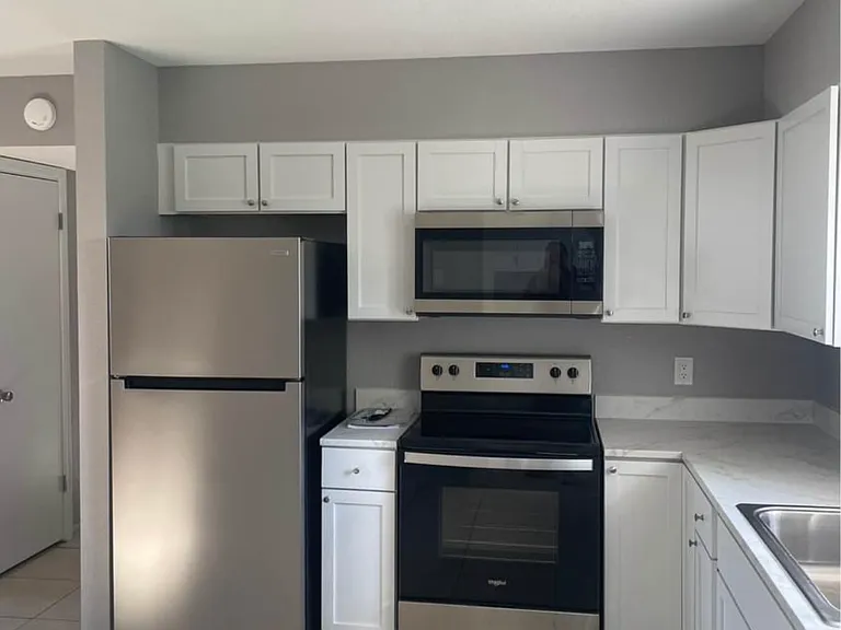 1710 N Country Club Rd — Photo 3