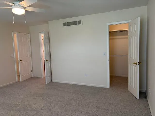 328 N Pointe Dr — Photo 10