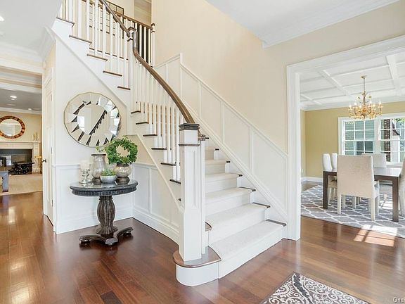 3rd image of 10 Spruce Ln