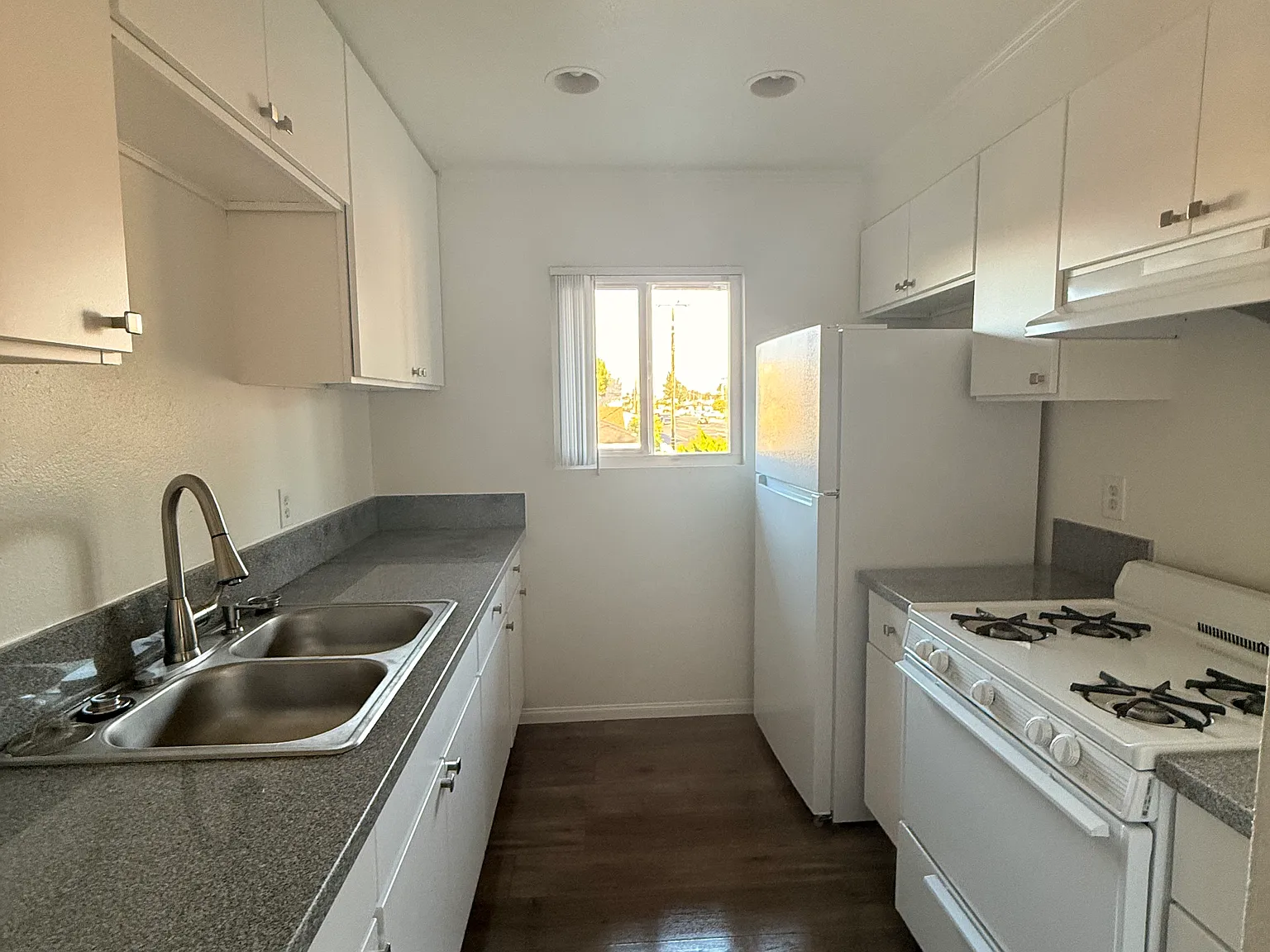 1 bed, 950 sqft, $2,000 — Photo 4