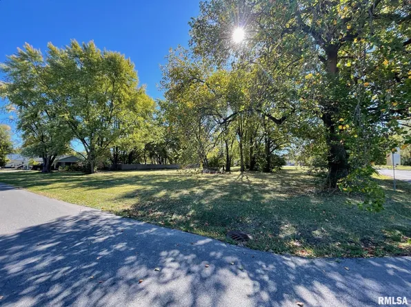 2102 E Black Ave, Springfield, IL 62702