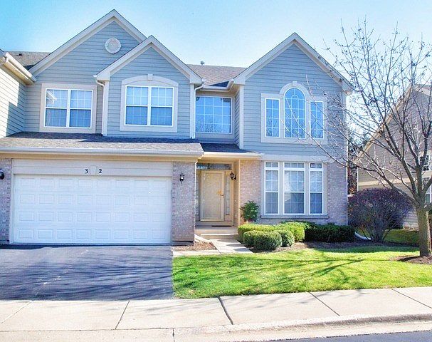 1st image of 32 Wellesley Cir #32