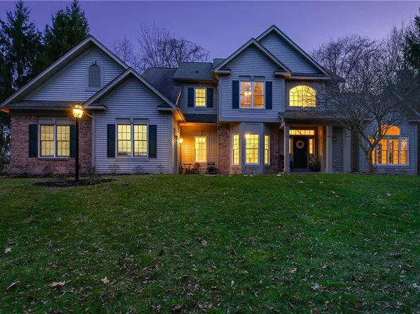 121 Neuchatel Ln, Fairport, NY 14450