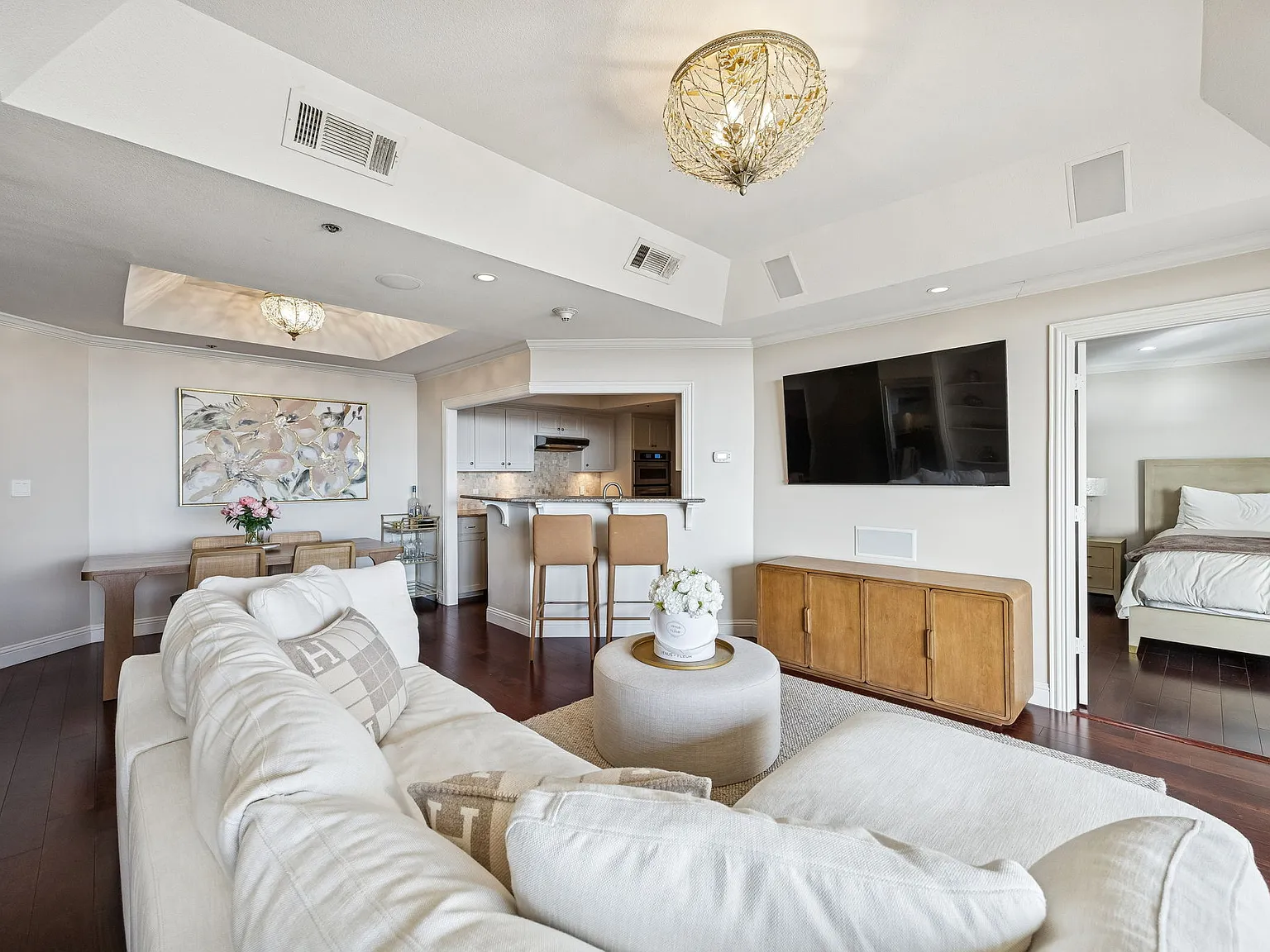 2 bed, 1379 sqft, $4,300 — Photo 2
