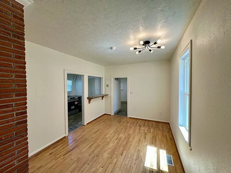 926 NE Davis St — Photo 5