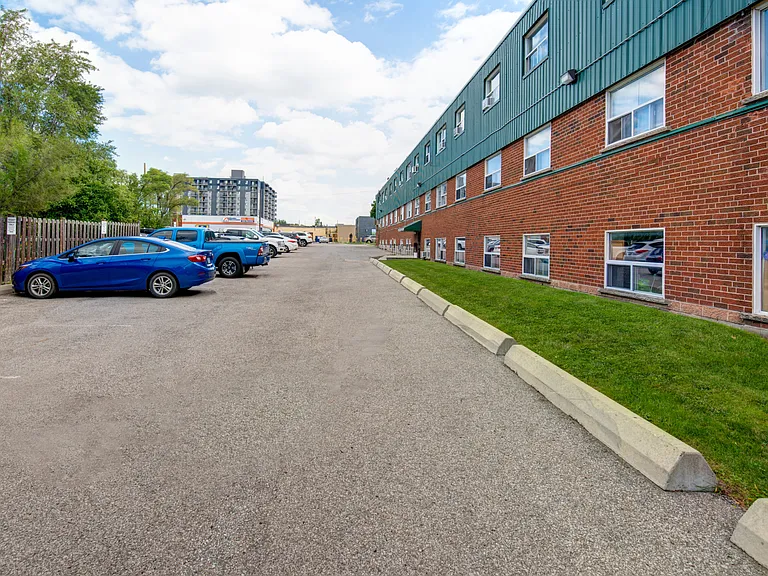 655 Mohawk Rd E — Photo 22
